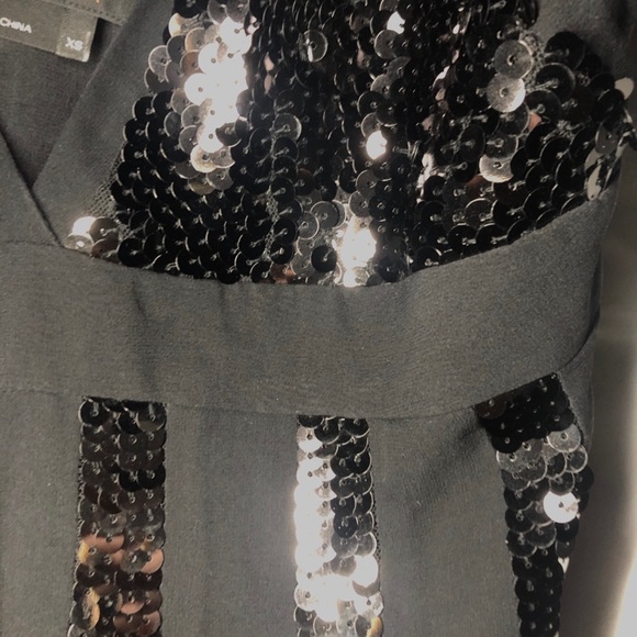 black sequin top with adjustable straps - Picture 5 of 5